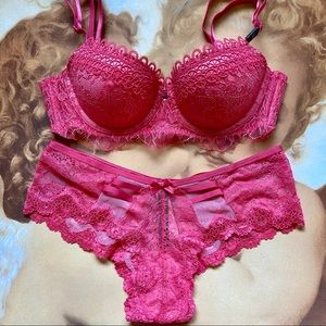 NWT Victoria Secret Lace Set! 🌷